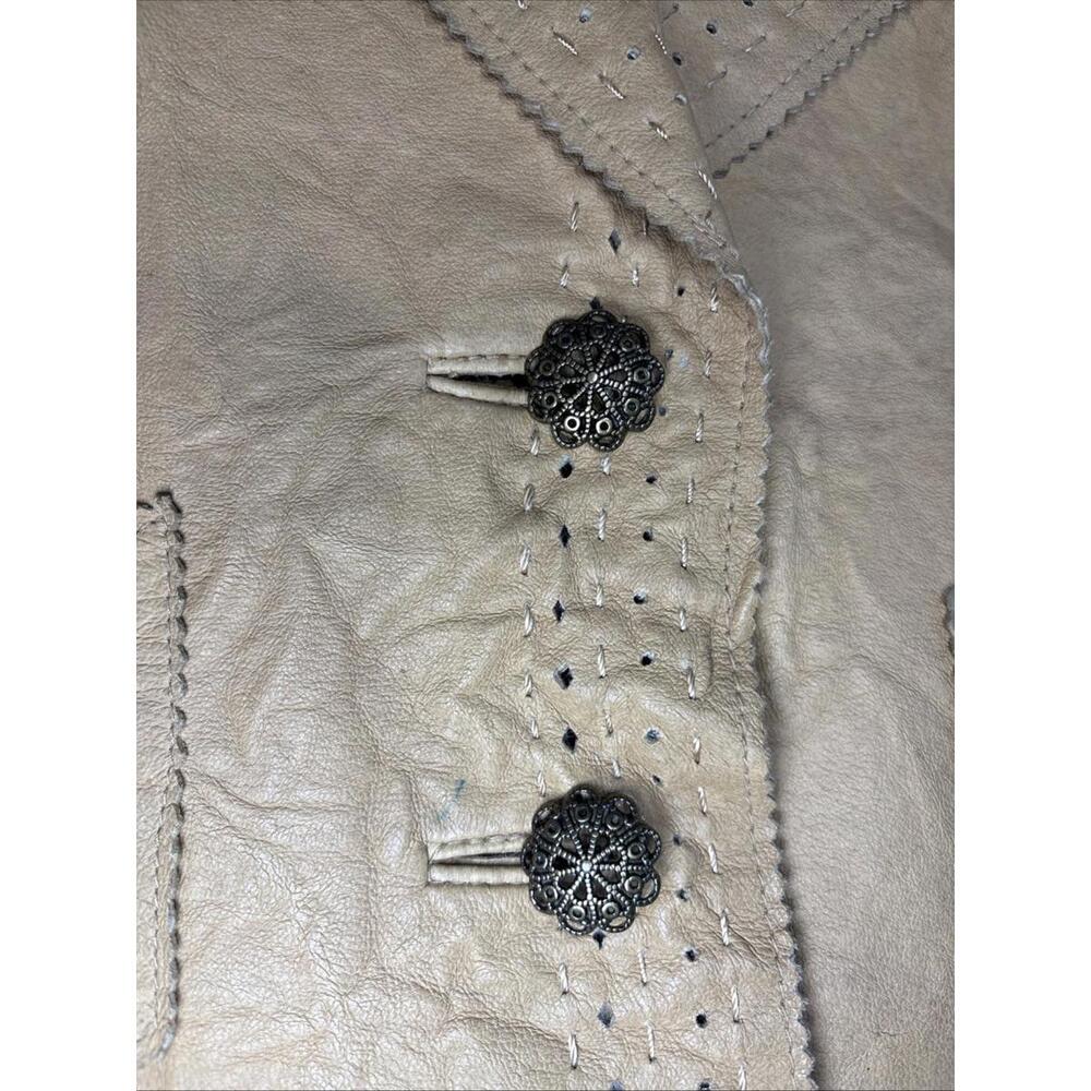 Stylish Tan Faux Leather Blazer with Leopard Print Lining - Picture 3 of 9
